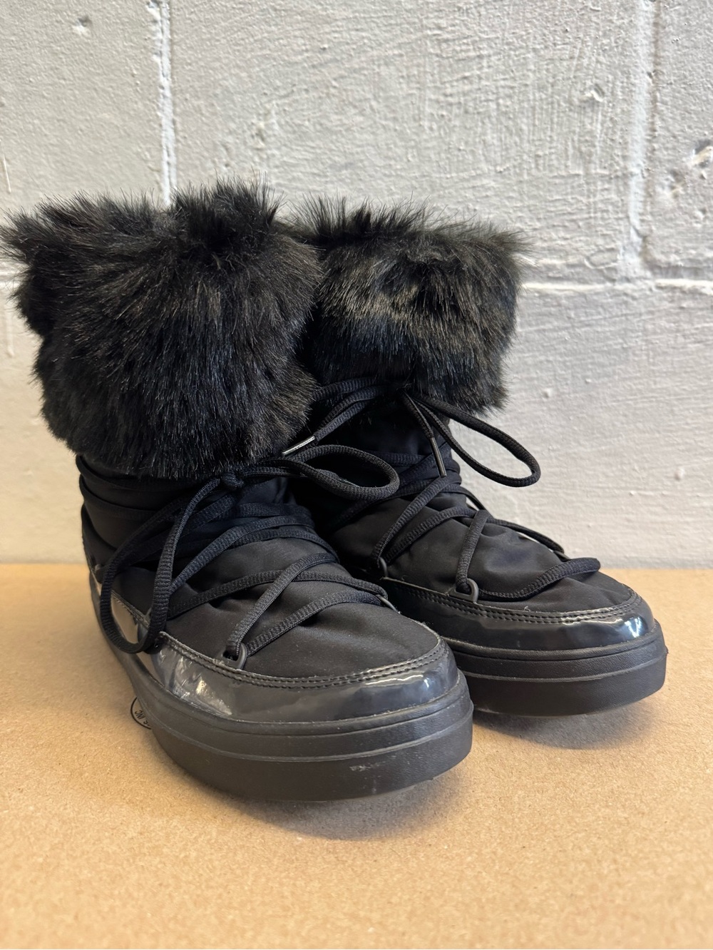 Crocs Women’s Black Faux-Fur Winter Lace-Up Boots